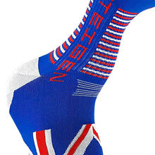 Meia cano alto Steigen London azul com detalhes em vermelho e branco, feita de nylon e lycra para esportes.