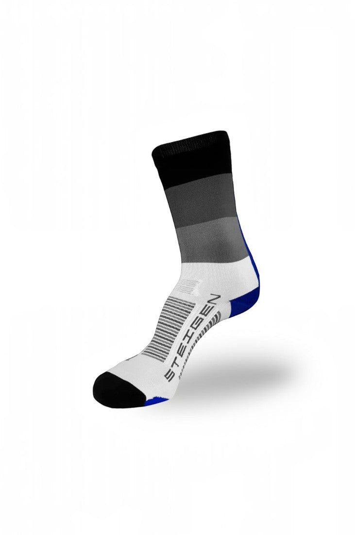 Meia de corrida SPORTBR Steigen cano alto modelo Belle com design tricolor em preto, cinza e branco e detalhes em azul.