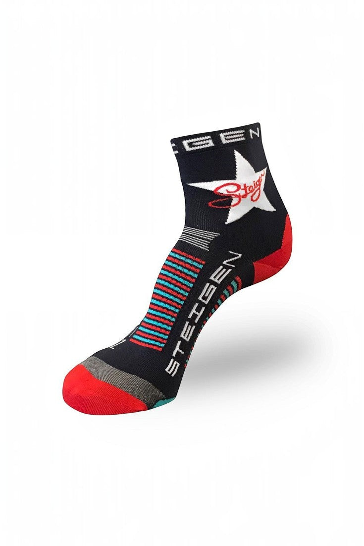 Meia de corrida SPORTBR Steigen cano médio preta com estampa de estrela branca e detalhes em vermelho e azul