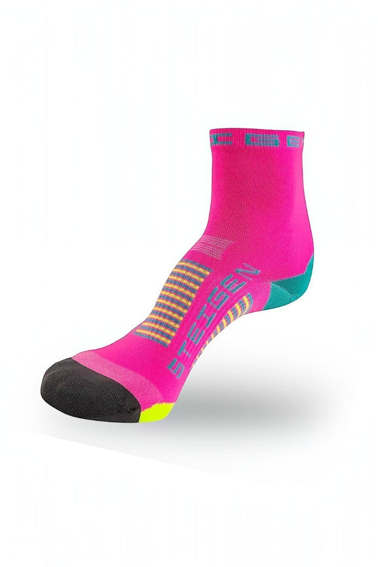 Meia de corrida SPORTBR Steigen cano médio na cor rosa Pink Candy com detalhes técnicos e tecido respirável