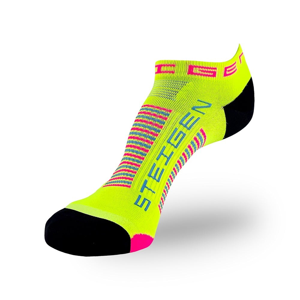 Meia Steigen sem cano amarela neon com listras azuis e rosas, ideal para corrida.