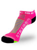 Meia Steigen sem cano Tutti Frutti Pink com listras azuis e verdes, ideal para corrida.