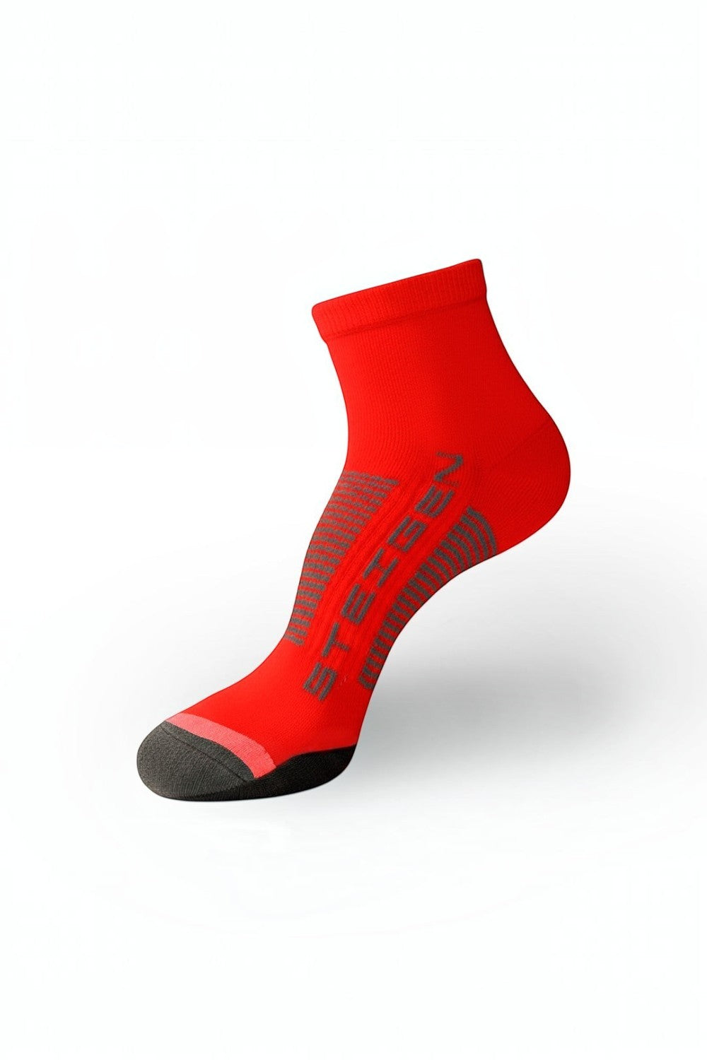 Meia de corrida SPORTBR Steigen cano baixo na cor vermelho neon com detalhes em cinza e estrutura sem costura.