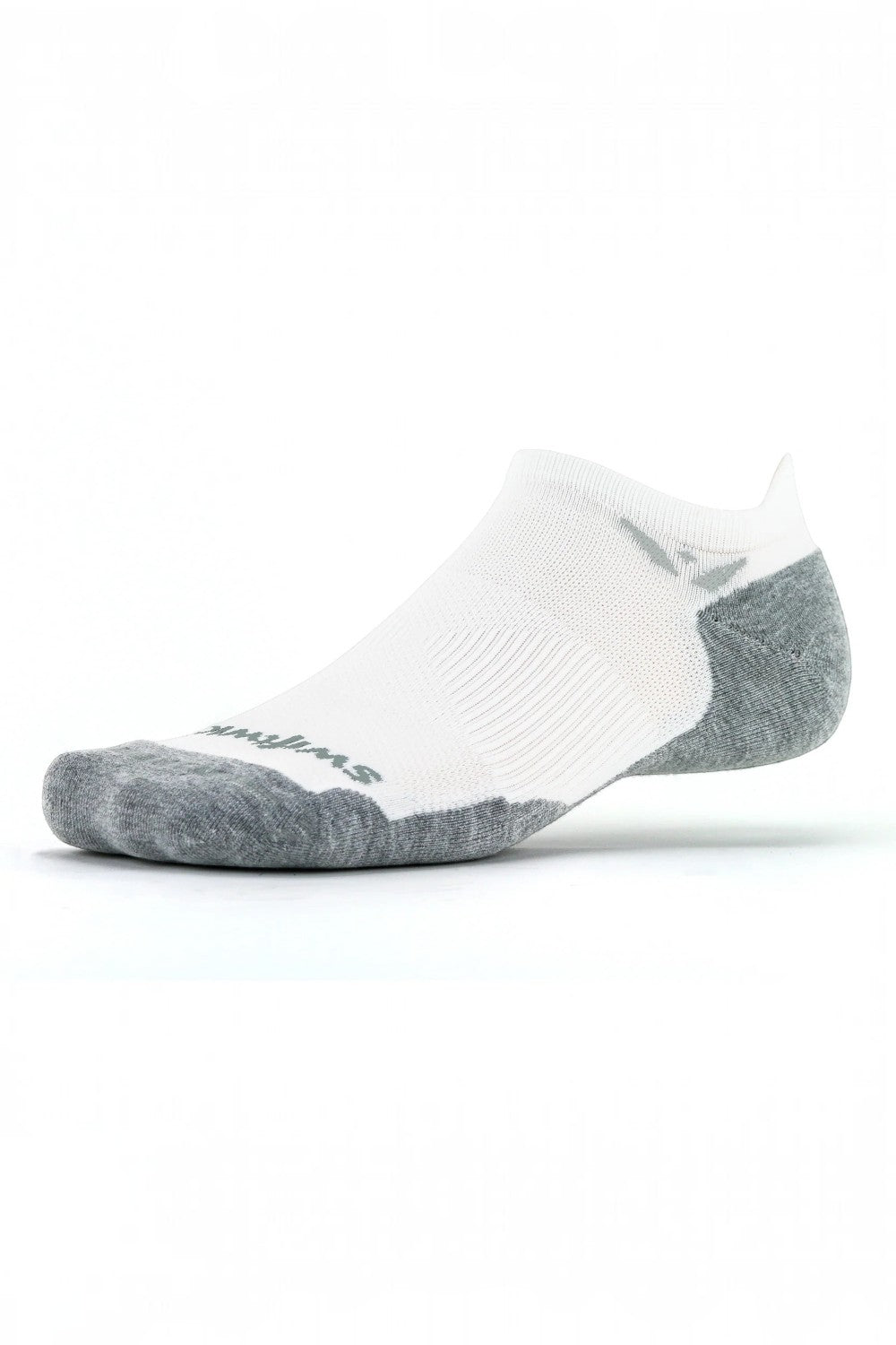 Meia de corrida SPORTBR Swiftwick Maxus branca com detalhes cinza, design anatômico e amortecimento premium.