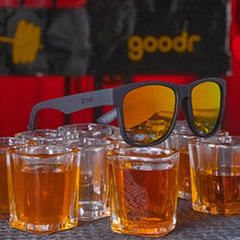 Óculos de sol SPORTBR Beelzebub's Bourbon Burpees pretos com lentes espelhadas amarelas, ideais para corrida.