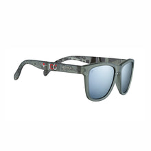 Óculos de sol cinza fosco SPORTBR Festa 100 Fim São Silvestre com lentes espelhadas polarizadas e armação com estampa de skyline.