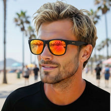 Óculos de sol Goodr Beelzebub's Bourbon Burpees pretos com lentes espelhadas laranja, ideais para corrida.