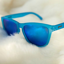 Óculos de sol Goodr Falkor's Fever Dream azuis com lentes espelhadas polarizadas e proteção UVA UVB. Ideal para corrida.
