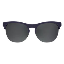 Óculos de sol Goodr Full Sail Frenzy azuis marinhos com lentes cinza espelhadas polarizadas.
