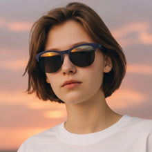 Óculos de sol SPORTBR Goodr Full Sail Frenzy azuis marinho com lentes espelhadas cinza, ideais para corrida.
