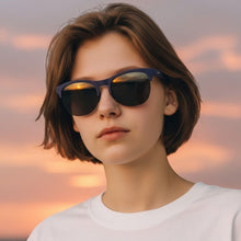 Óculos de sol SPORTBR Goodr Full Sail Frenzy azuis marinho com lentes espelhadas cinza, ideais para corrida.