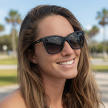 Óculos de sol Goodr New Wave Renegade pretos com armação de propionato e lentes polarizadas com proteção UV400.