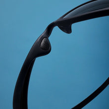 Óculos de sol Goodr pretos para corrida com lentes polarizadas e proteção UV400. Modelo Outruns Own Shadow.