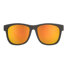 Óculos de sol Goodr Beelzebub's Bourbon Burpees pretos com lentes espelhadas laranja, ideais para corrida.
