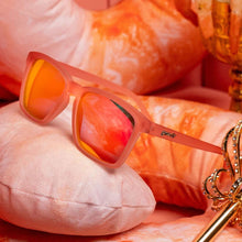 Óculos de sol Goodr Shrimpin Ain´t Easy rosa com lentes espelhadas e proteção UVA UVB.