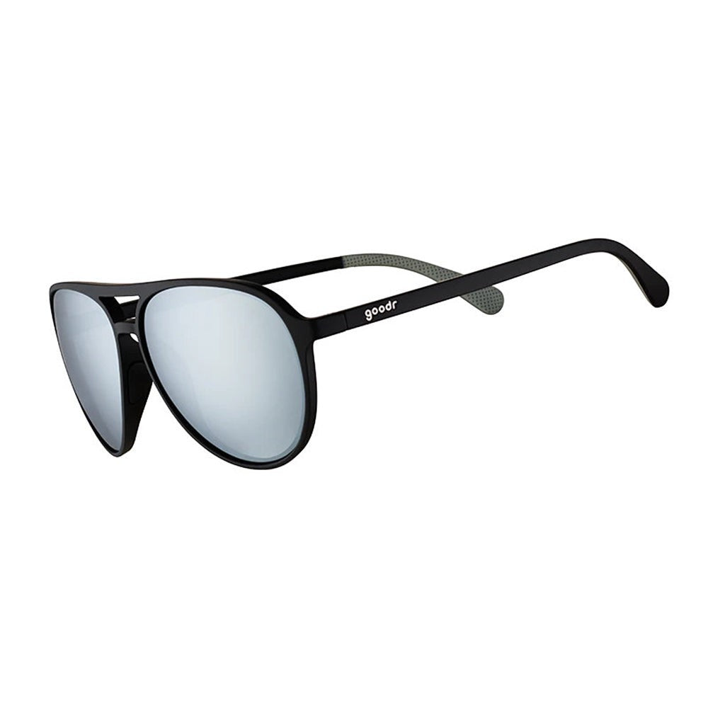 Óculos de sol Goodr Add the Chrome Package pretos com lentes espelhadas polarizadas cinza e proteção UVA UVB.