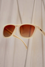 Óculos de sol SPORTBR Goodr Toasted Marshmallow Magic com armação bege e lentes degradê polarizadas para corrida