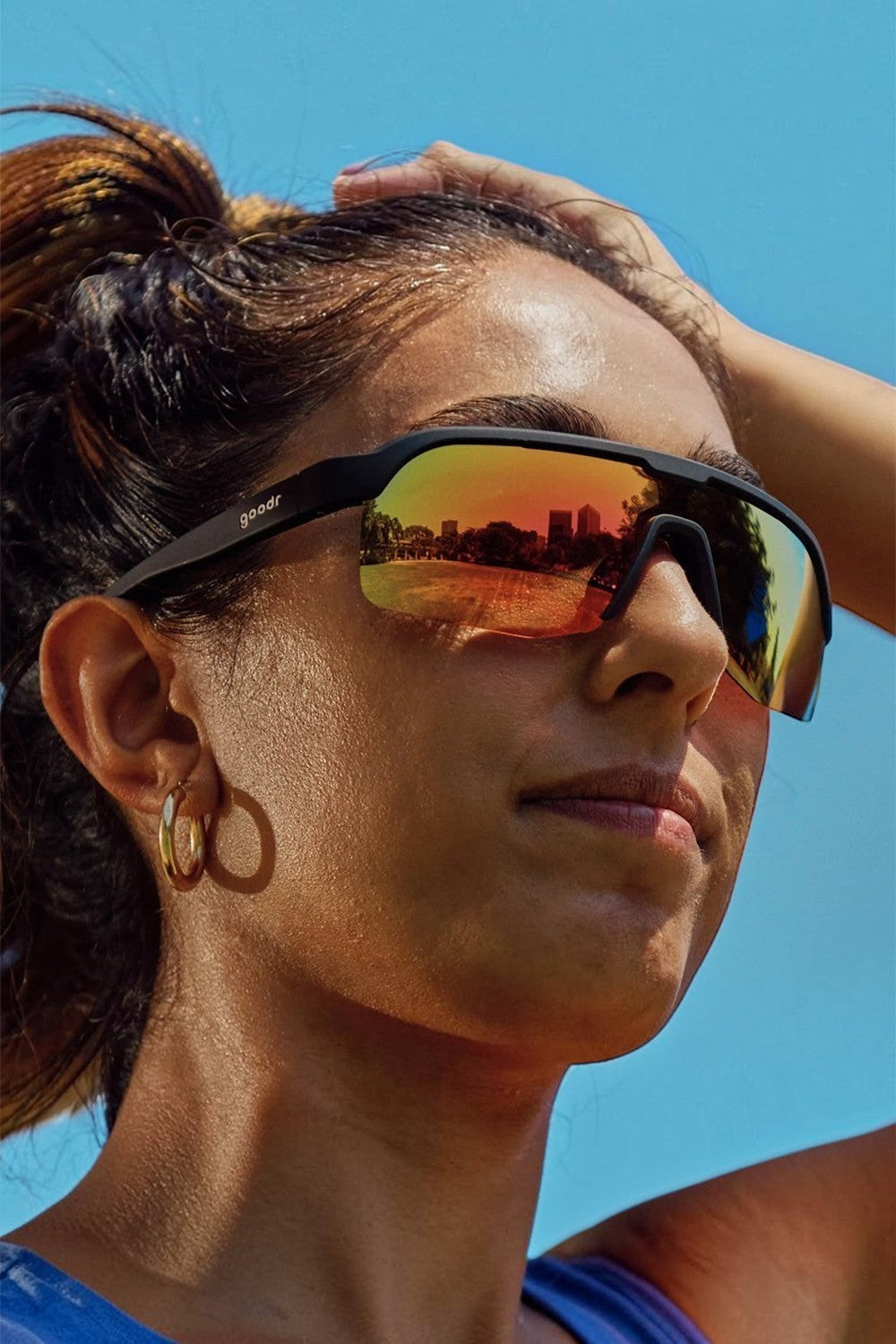 Óculos de sol SPORTBR Goodr Bolt G com armação preta e lentes espelhadas laranja polarizadas para corrida.
