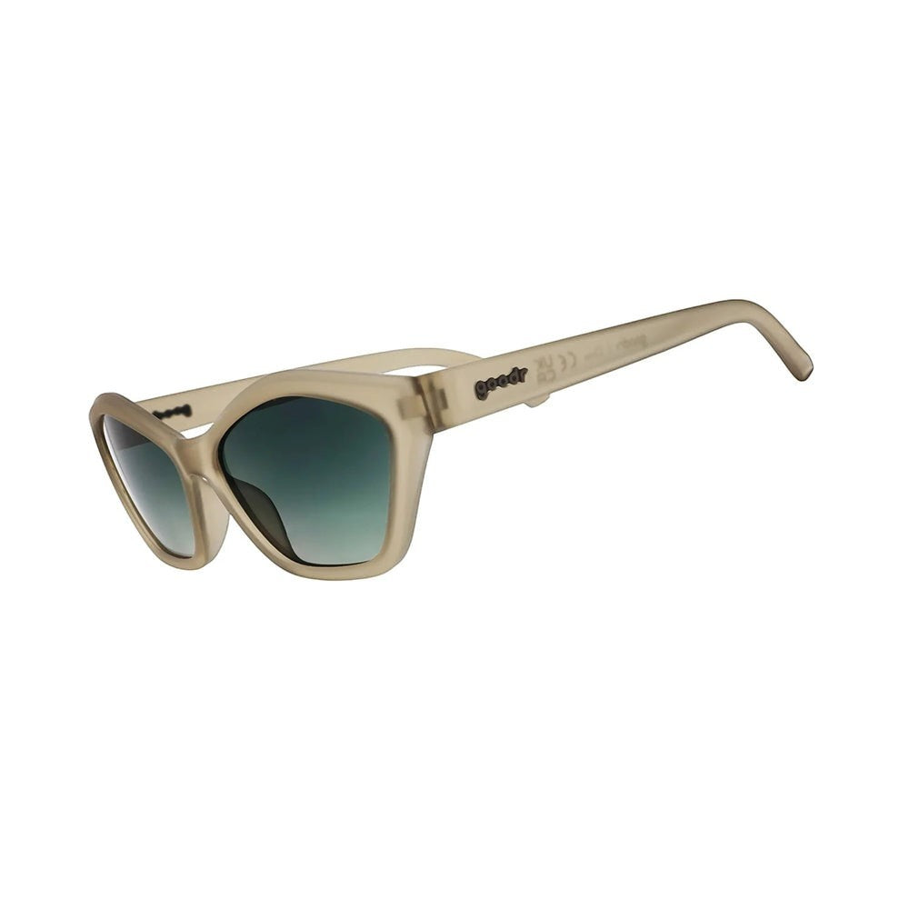 Óculos de sol Goodr Dulce De Leche Luxe cinza translúcido com lentes degradê verde-escuro polarizadas.