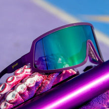 Óculos de sol Goodr Look Ma, No Hands! roxos com lentes espelhadas verdes e azuis, proteção UVA UVB polarizada.
