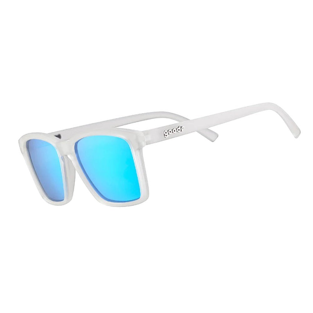 Óculos de sol Goodr Middle Seat Advantage brancos com lentes azuis espelhadas e proteção UVA UVB.