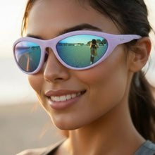 Óculos de sol Goodr In My Periwinkle Prime lilás com lentes azuis espelhadas polarizadas, ideais para corrida.