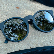 Óculos de sol SPORTBR Goodr It's Not Black, It's Obsidian pretos, armação de propionato, lentes polarizadas com proteção UVA UVB.