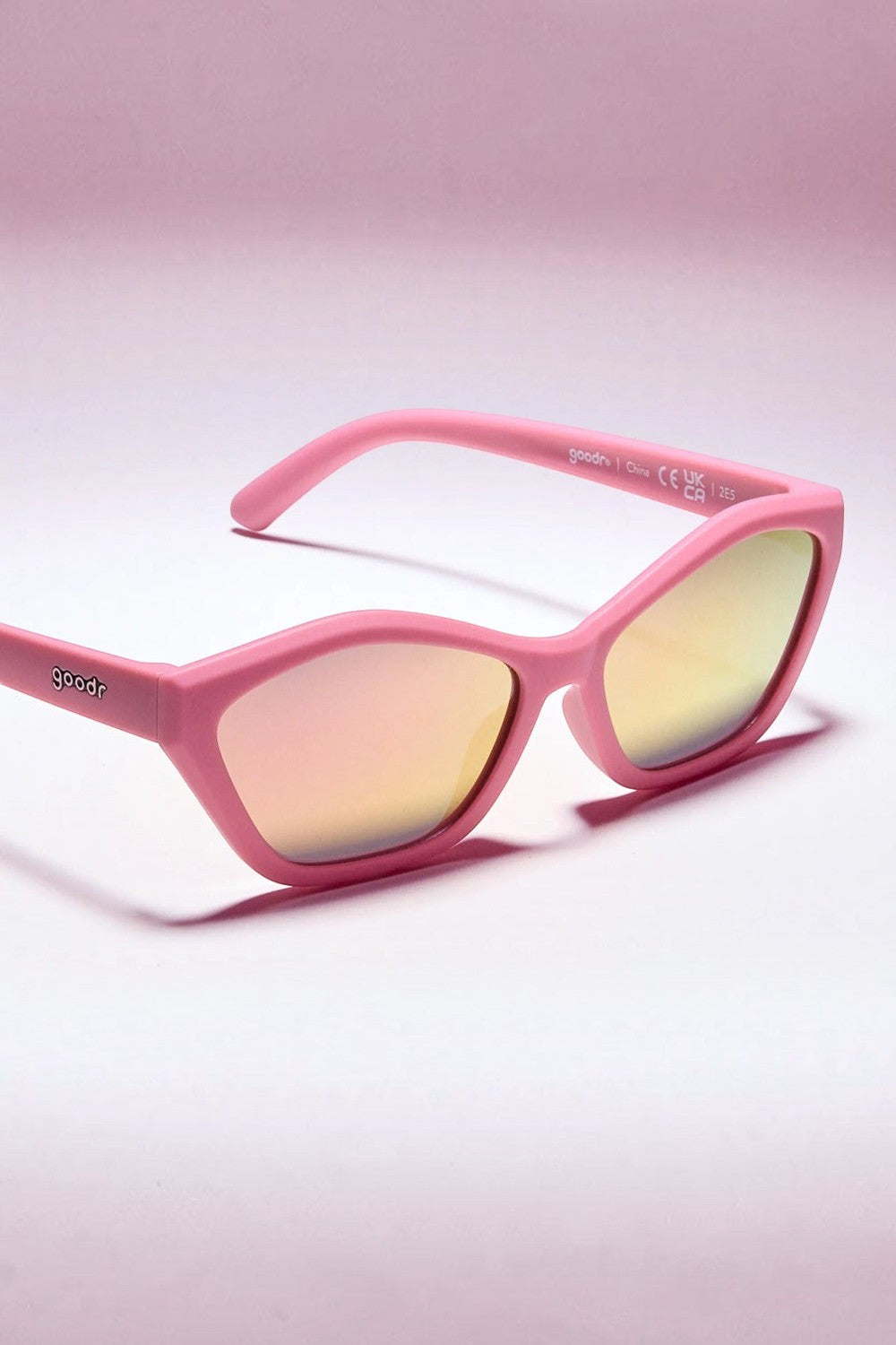 Óculos de sol SPORTBR Goodr Bubblegum Socialite rosa com armação Deco G e lentes espelhadas para corrida
