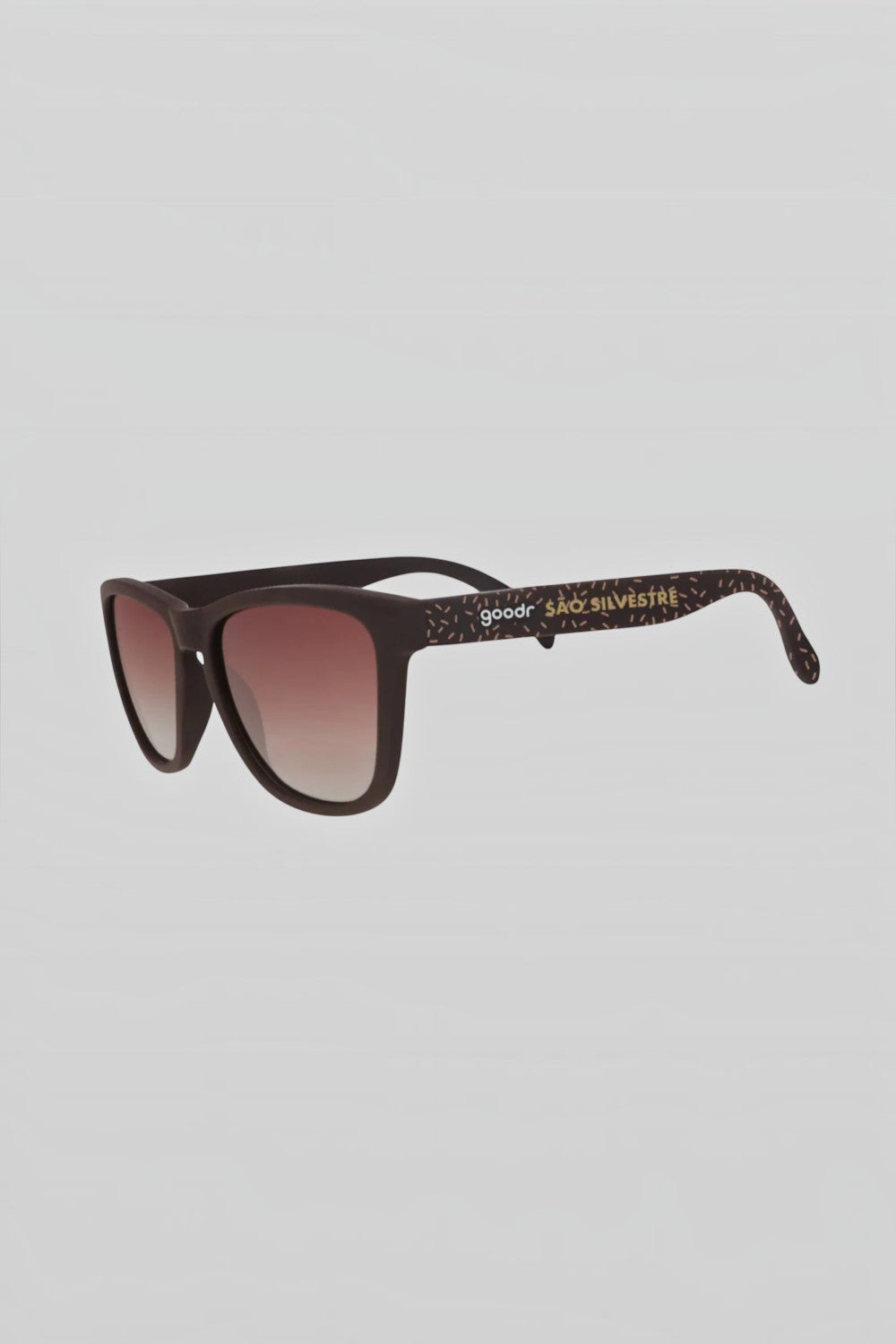 Óculos de sol SPORTBR goodr Feliz Pace Novo São Silvestre marrom com lentes polarizadas e detalhes de brigadeiro