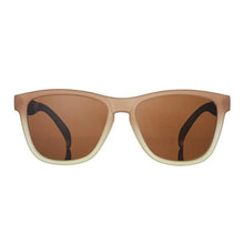 Óculos de sol Goodr Three Parts Tee marrom com armação degradê e lentes polarizadas marrons.
