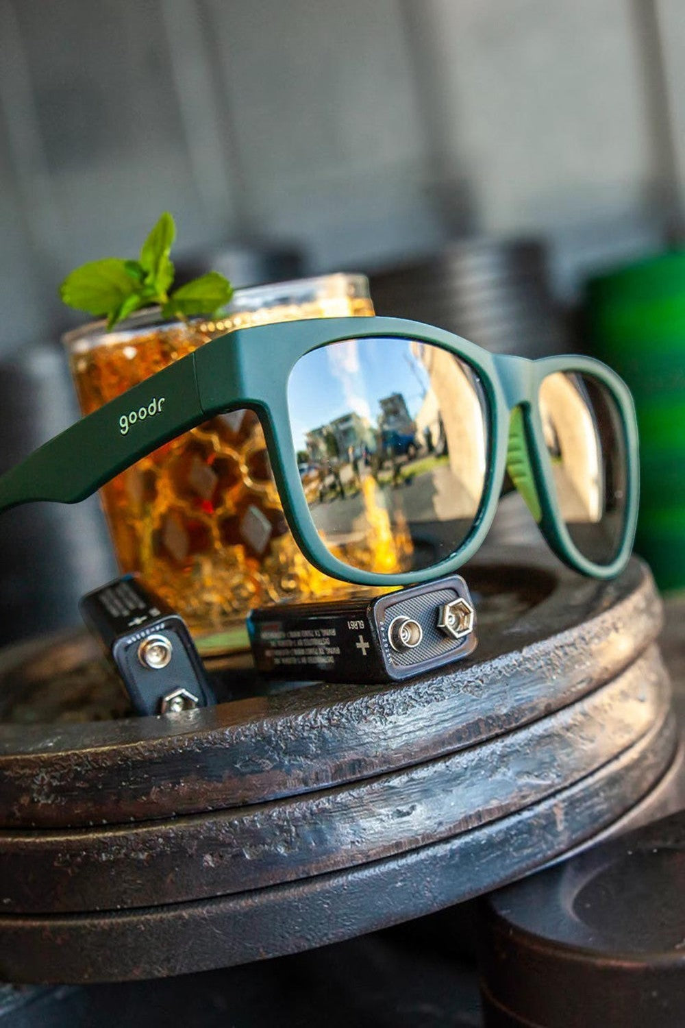 Óculos de sol SPORTBR Goodr Mint Julep Electroshocks verde com lentes espelhadas polarizadas para corrida.