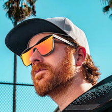 Óculos de sol Goodr Voight-Kampff Vision cinza com lentes espelhadas laranja polarizadas, ideais para corrida.