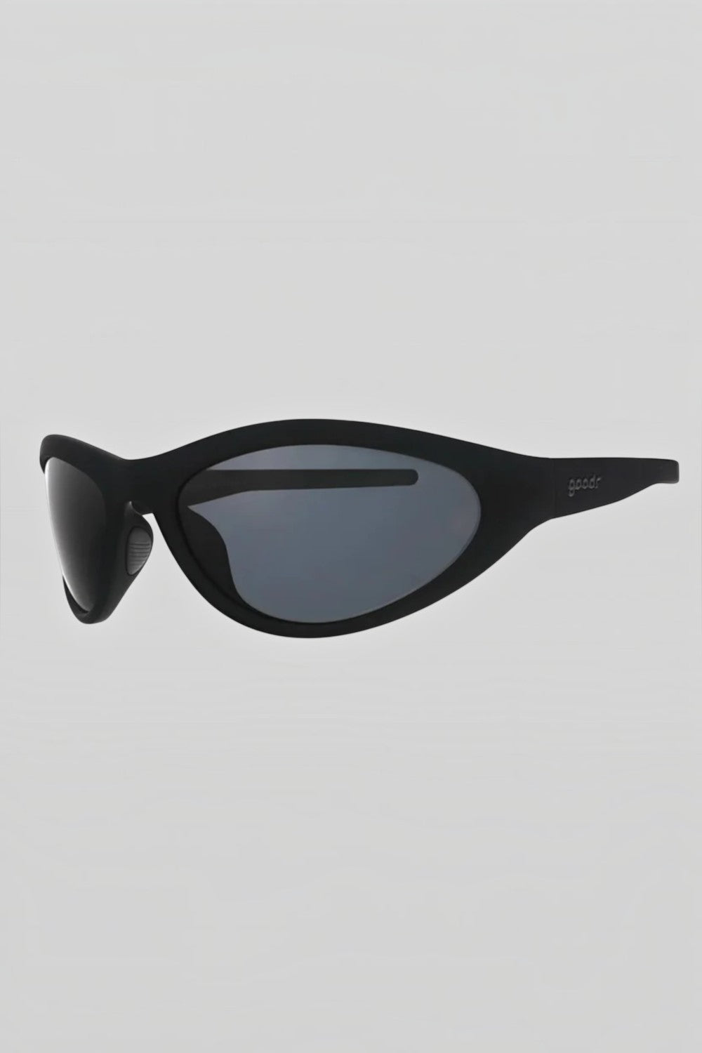 Óculos de sol esportivos SPORTBR Goodr pretos com lentes polarizadas, design leve e antiderrapante para corrida.