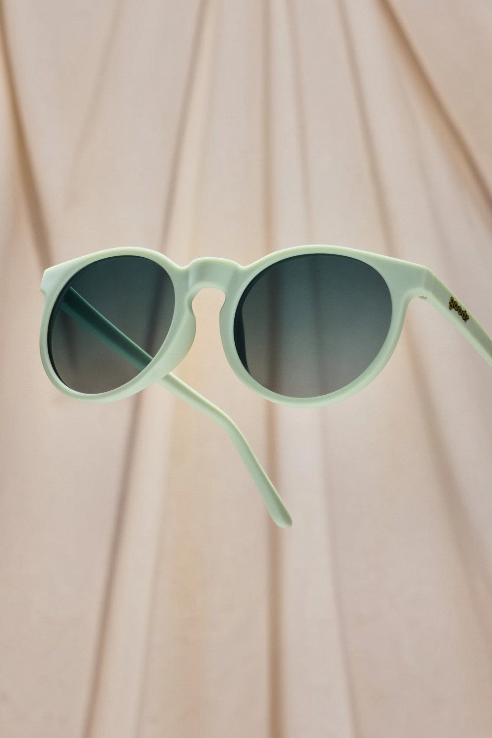 Óculos de sol SPORTBR Goodr Incognito Plant Parent verdes com armação redonda e lentes polarizadas para corrida