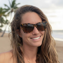 Óculos de sol SPORTBR Vanguard Visionary marrom com armação tartaruga, lentes polarizadas e proteção UV400.