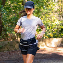 Pochete preta Fitletic 360 Plus para corrida, com bolso expansível e refletivos 360.
