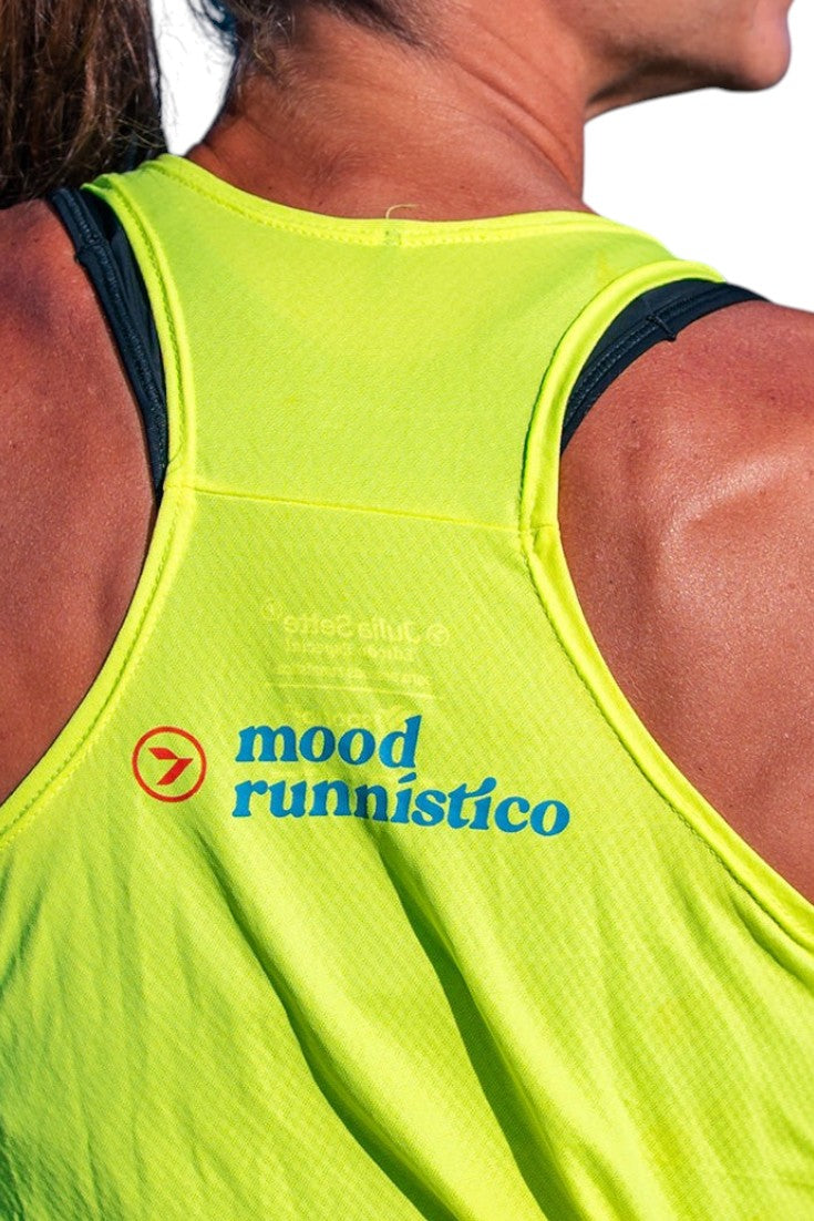 Regata feminina SPORTBR Julia Sette Mood em poliamida amarelo neon com design nadador para corrida
