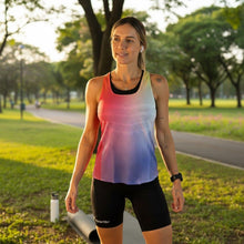 Regata feminina SPORTBR AirMesh Run Free com gradiente de cores vibrantes, ideal para corrida.