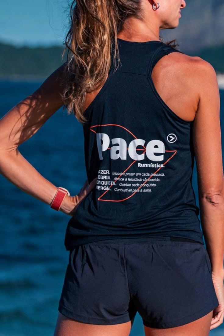 Regata feminina preta SPORTBR Julia Sette Pace em poliamida com estampa nas costas para corrida ao ar livre