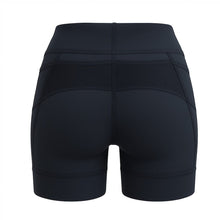 Shorts de compressão feminino SPORTBR preto com 6 bolsos, cós alto e detalhes em mesh.