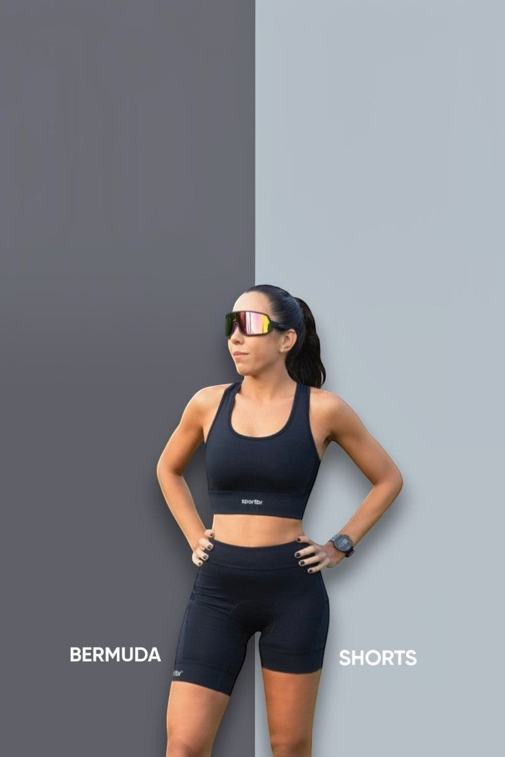 Modelo vestindo shorts de compressão preto SPORTBR, com design curto e funcional, ideal para corrida e esportes.
