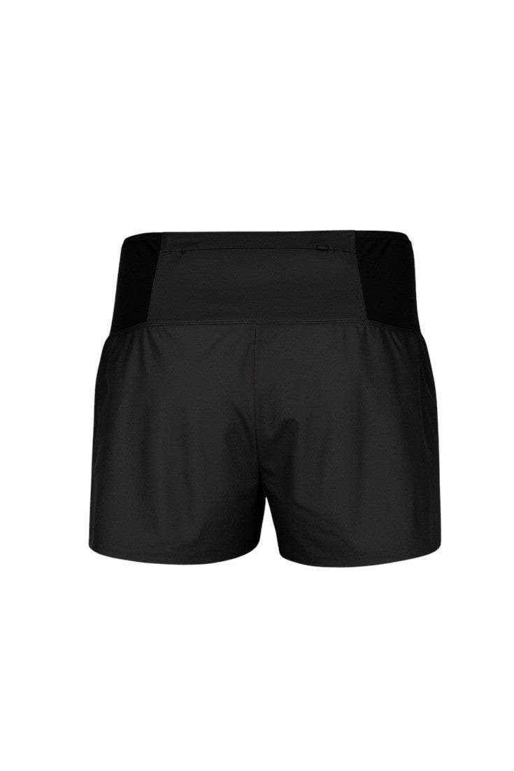 Shorts de corrida feminino SPORTBR preto com modelagem soltinha, tecido ultraleve e bolsos funcionais na parte traseira.