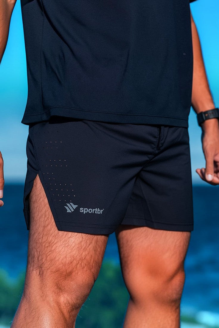 Shorts de corrida masculino SPORTBR preto, modelo soltinho com tecido leve, respirável e detalhes perfurados.
