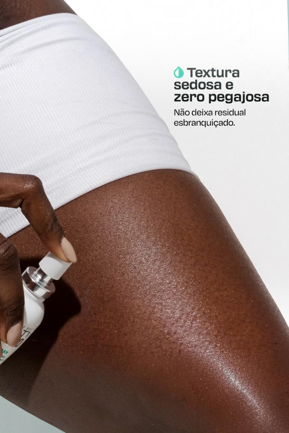 SPORTBR Pink Cheeks Redless Coat spray antiatrito aplicado na coxa, garantindo proteção sedosa e sem resíduos.