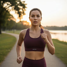 Top esportivo vinho da SPORTBR com alta sustentação, compressão e modelagem nadador. Ideal para corrida.