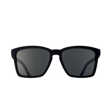 Óculos de sol preto unissex com armação quadrada para rosto pequeno e lente preta não refletiva, polarizada com proteção UV400. O acessório é leve, confortável e não escorrega ou pula no rosto ao realizar esportes.