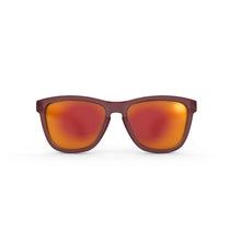 Óculos de sol vermelho unissex com armação quadrada e lente rosa espelhada, polarizada com proteção UV400. O acessório é leve, confortável e não escorrega ou pula no rosto ao realizar esportes.