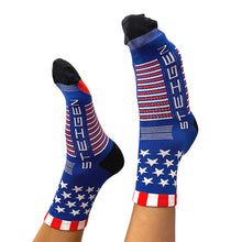 Meia corrida bandeira dos Estados Unidos, cano médio e tamanho único. A meia é sem costura, anti-bolha e confortável.