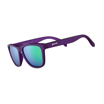 Óculos de sol roxo unissex com armação quadrada e lente verde espelhada, polarizada com proteção UV400. O acessório é leve, confortável e não escorrega ou pula no rosto ao realizar esportes.