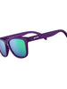 Óculos de sol roxo unissex com armação quadrada e lente verde espelhada, polarizada com proteção UV400. O acessório é leve, confortável e não escorrega ou pula no rosto ao realizar esportes.